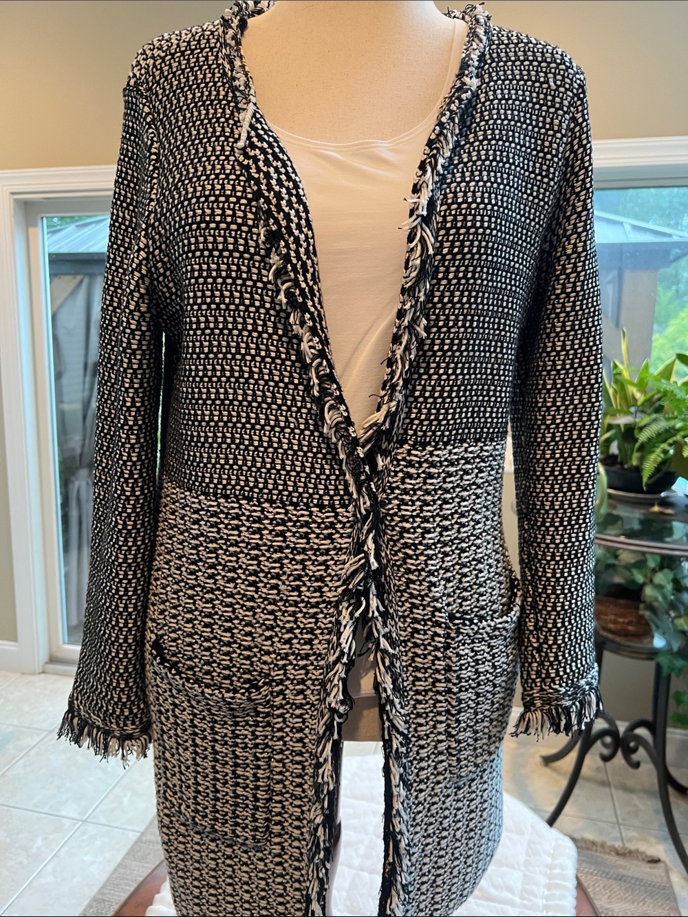 Chico’s Black White Tweed Open Cardigan Sweater Fringe Trim Size 1 Medium